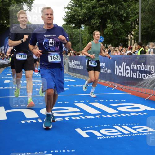 29.06.2025 - hella hamburg halbmarathon Strokosch-Dieckow http://msf.ph/oto/8506240 29.06.2025 10:51:00 Ziel 1366, 1630, 2207, 3654, 4077, 4816, 4967, 7369, 8117, 8261, 8508, 8572, 8704, 10215, 10508, 10603, 11551, 12778, 13008, 13687, 14125, 15362, 15643, 16285, 17221, 17384, 18066, 18350 meine-sportfotos.de