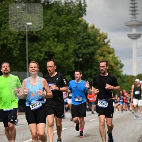 29.06.2025 - hella hamburg halbmarathon Dr. Thomas Lammeyer http://msf.ph/oto/8506328 29.06.2025 10:27:42 Kennedybrücke 1003, 1048, 1187, 1362, 1382, 2125, 2925, 3013, 3029, 3457, 4728, 4793, 5343, 7820, 8687, 8688, 8716, 9133, 9301, 9512, 9877, 9913 meine-sportfotos.de