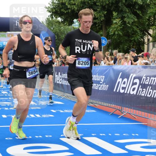 29.06.2025 - hella hamburg halbmarathon Strokosch-Dieckow http://msf.ph/oto/8506383 29.06.2025 10:50:54 Ziel 1466, 1630, 2207, 3654, 3947, 4839, 5018, 7052, 7369, 8117, 8205, 8572, 10215, 10750, 11551, 12778, 13008, 13687, 14125, 15362, 15395, 15643, 16285, 17221, 18182, 18350 meine-sportfotos.de