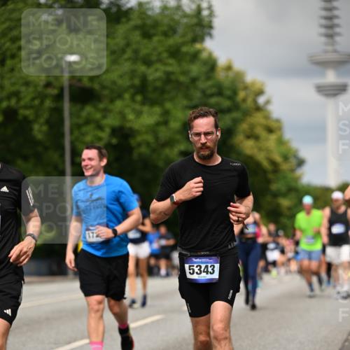 29.06.2025 - hella hamburg halbmarathon Dr. Thomas Lammeyer http://msf.ph/oto/8506386 29.06.2025 10:27:44 Kennedybrücke 1003, 1048, 1187, 1362, 1382, 2125, 2925, 3013, 3029, 3457, 4728, 5343, 7820, 8181, 8687, 8688, 8716, 9133, 9877, 9913 meine-sportfotos.de