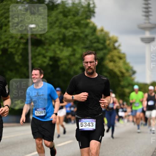 29.06.2025 - hella hamburg halbmarathon Dr. Thomas Lammeyer http://msf.ph/oto/8506389 29.06.2025 10:27:44 Kennedybrücke 1003, 1048, 1187, 1362, 1382, 2125, 2925, 3013, 3029, 3457, 4728, 5343, 7820, 8181, 8687, 8688, 8716, 9133, 9877, 9913 meine-sportfotos.de
