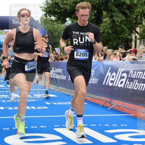 29.06.2025 - hella hamburg halbmarathon Strokosch-Dieckow http://msf.ph/oto/8506397 29.06.2025 10:50:54 Ziel 1466, 1630, 2207, 3654, 3947, 4839, 5018, 7052, 7369, 8117, 8205, 8572, 10215, 10750, 11551, 12778, 13008, 13687, 14125, 15362, 15395, 15643, 16285, 17221, 18182, 18350 meine-sportfotos.de