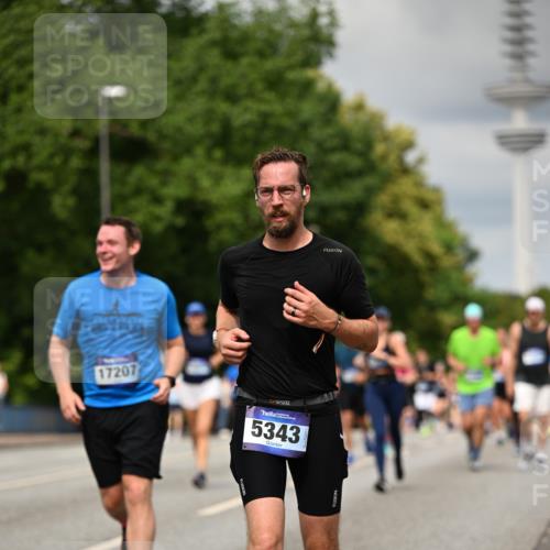 29.06.2025 - hella hamburg halbmarathon Dr. Thomas Lammeyer http://msf.ph/oto/8506400 29.06.2025 10:27:44 Kennedybrücke 1003, 1048, 1187, 1362, 1382, 2125, 2925, 3013, 3029, 3457, 4728, 5343, 7820, 8181, 8687, 8688, 8716, 9133, 9877, 9913 meine-sportfotos.de