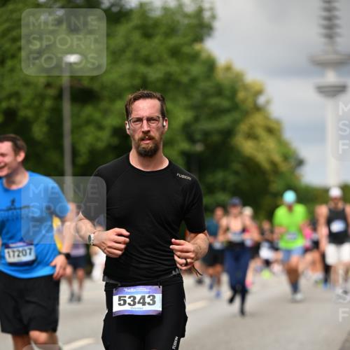 29.06.2025 - hella hamburg halbmarathon Dr. Thomas Lammeyer http://msf.ph/oto/8506422 29.06.2025 10:27:45 Kennedybrücke 1003, 1048, 1187, 1362, 1382, 2125, 2925, 3013, 3029, 3457, 4728, 5343, 7029, 7820, 8181, 8687, 8688, 8716, 9133, 9877, 9913 meine-sportfotos.de