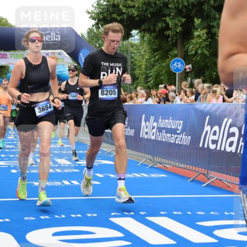 29.06.2025 - hella hamburg halbmarathon Strokosch-Dieckow http://msf.ph/oto/8506429 29.06.2025 10:50:54 Ziel 1466, 1630, 2207, 3654, 3947, 4839, 5018, 7052, 7369, 8117, 8205, 8572, 10215, 10750, 11551, 12778, 13008, 13687, 14125, 15362, 15395, 15643, 16285, 17221, 18182, 18350 meine-sportfotos.de