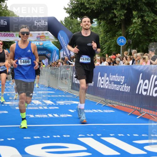 29.06.2025 - hella hamburg halbmarathon Strokosch-Dieckow http://msf.ph/oto/8506455 29.06.2025 10:50:52 Ziel 1466, 2207, 3654, 3947, 4839, 5018, 5115, 7052, 7369, 8205, 8572, 8657, 10215, 10750, 11551, 12778, 13687, 15362, 15395, 15426, 15643, 15720, 16285, 17129, 18182, 18350, 18370 meine-sportfotos.de