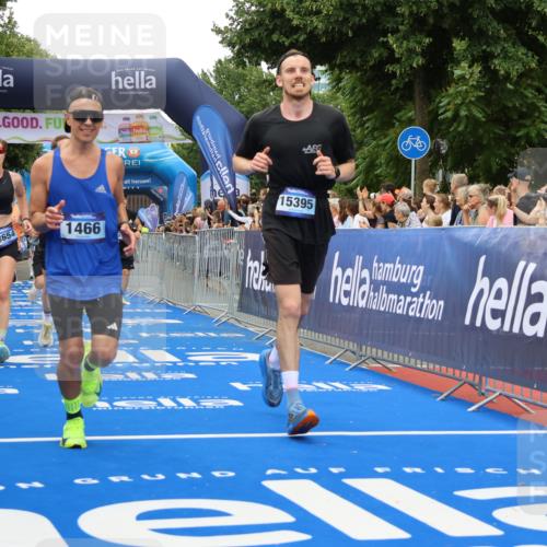 29.06.2025 - hella hamburg halbmarathon Strokosch-Dieckow http://msf.ph/oto/8506460 29.06.2025 10:50:52 Ziel 1466, 2207, 3654, 3947, 4839, 5018, 5115, 7052, 7369, 8205, 8572, 8657, 10215, 10750, 11551, 12778, 13687, 15362, 15395, 15426, 15643, 15720, 16285, 17129, 18182, 18350, 18370 meine-sportfotos.de
