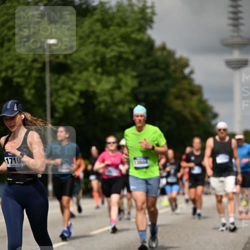 29.06.2025 - hella hamburg halbmarathon Dr. Thomas Lammeyer http://msf.ph/oto/8506493 29.06.2025 10:27:50 Kennedybrücke 1003, 1048, 1382, 2125, 2925, 3013, 3457, 4464, 5343, 5406, 7021, 7029, 7820, 8181, 8687, 8688, 8716, 9877, 10649 meine-sportfotos.de