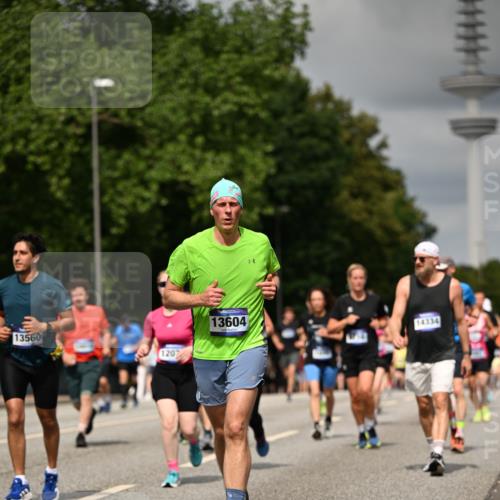 29.06.2025 - hella hamburg halbmarathon Dr. Thomas Lammeyer http://msf.ph/oto/8506540 29.06.2025 10:27:52 Kennedybrücke 1003, 1048, 1382, 2125, 2925, 3013, 3285, 3457, 4464, 4684, 5343, 5406, 6502, 7021, 7029, 7820, 8181, 8687, 8716, 9877, 10649 meine-sportfotos.de