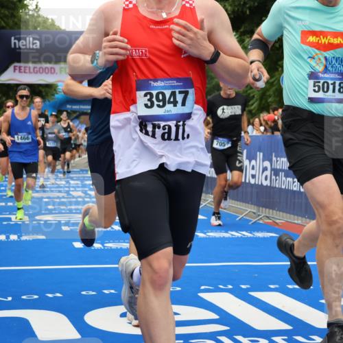 29.06.2025 - hella hamburg halbmarathon Strokosch-Dieckow http://msf.ph/oto/8506548 29.06.2025 10:50:51 Ziel 1466, 2207, 3654, 3947, 4839, 5018, 5115, 7052, 7369, 8205, 8572, 8657, 10215, 10750, 11551, 12778, 13687, 15362, 15395, 15426, 15643, 15720, 16285, 17129, 17908, 18182, 18370 meine-sportfotos.de