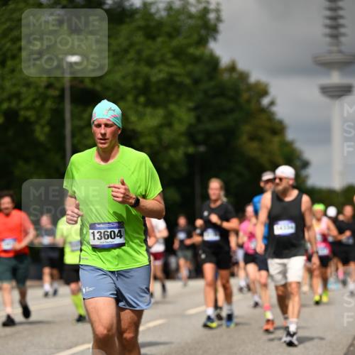 29.06.2025 - hella hamburg halbmarathon Dr. Thomas Lammeyer http://msf.ph/oto/8506573 29.06.2025 10:27:53 Kennedybrücke 1003, 1048, 1382, 2125, 2925, 3285, 3457, 4464, 4684, 5343, 5406, 6502, 7021, 7029, 7820, 8181, 8716, 9877, 10649 meine-sportfotos.de