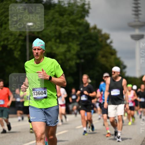29.06.2025 - hella hamburg halbmarathon Dr. Thomas Lammeyer http://msf.ph/oto/8506581 29.06.2025 10:27:53 Kennedybrücke 1003, 1048, 1382, 2125, 2925, 3285, 3457, 4464, 4684, 5343, 5406, 6502, 7021, 7029, 7820, 8181, 8716, 9877, 10649 meine-sportfotos.de