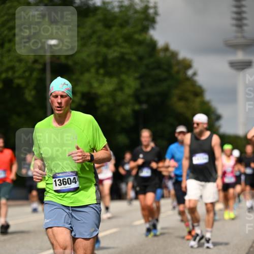 29.06.2025 - hella hamburg halbmarathon Dr. Thomas Lammeyer http://msf.ph/oto/8506585 29.06.2025 10:27:53 Kennedybrücke 1003, 1048, 1382, 2125, 2925, 3285, 3457, 4464, 4684, 5343, 5406, 6502, 7021, 7029, 7820, 8181, 8716, 9877, 10649 meine-sportfotos.de