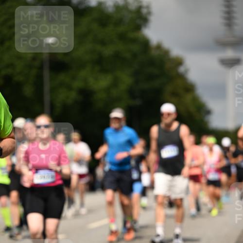 29.06.2025 - hella hamburg halbmarathon Dr. Thomas Lammeyer http://msf.ph/oto/8506616 29.06.2025 10:27:54 Kennedybrücke 1003, 1048, 1382, 2125, 2925, 3034, 3285, 3457, 4464, 4684, 5343, 5406, 6502, 7021, 7029, 7820, 8181, 8716, 9877, 10649 meine-sportfotos.de