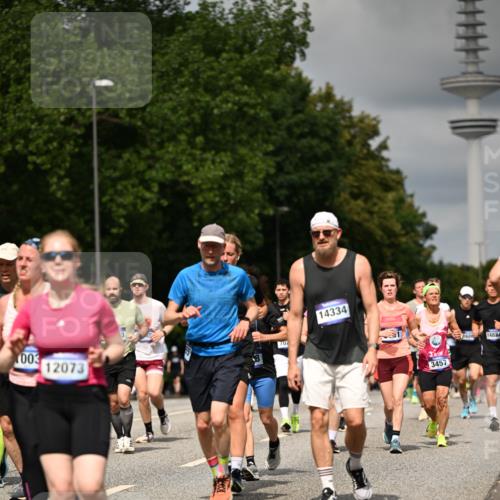 29.06.2025 - hella hamburg halbmarathon Dr. Thomas Lammeyer http://msf.ph/oto/8506618 29.06.2025 10:27:55 Kennedybrücke 1003, 1048, 1382, 2125, 2925, 3034, 3285, 3457, 4464, 4684, 5343, 5406, 6502, 7021, 7029, 7820, 8181, 8716, 9217, 9877, 10649 meine-sportfotos.de