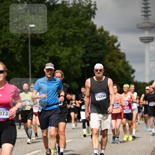 29.06.2025 - hella hamburg halbmarathon Dr. Thomas Lammeyer http://msf.ph/oto/8506648 29.06.2025 10:27:55 Kennedybrücke 1003, 1048, 1382, 2125, 2925, 3034, 3285, 3457, 4464, 4684, 5343, 5406, 6502, 7021, 7029, 7820, 8181, 8716, 9217, 9877, 10649 meine-sportfotos.de