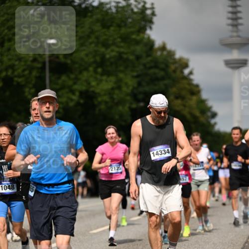 29.06.2025 - hella hamburg halbmarathon Dr. Thomas Lammeyer http://msf.ph/oto/8506670 29.06.2025 10:27:57 Kennedybrücke 1003, 1048, 1382, 2125, 3034, 3285, 3457, 4464, 4684, 5343, 5406, 6502, 7021, 7029, 7820, 8181, 8716, 9217, 9877, 10649 meine-sportfotos.de
