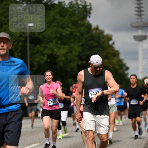 29.06.2025 - hella hamburg halbmarathon Dr. Thomas Lammeyer http://msf.ph/oto/8506703 29.06.2025 10:27:58 Kennedybrücke 1003, 1048, 1382, 2125, 3034, 3285, 3457, 4464, 4684, 5406, 6502, 7021, 7029, 7820, 8181, 8716, 9217, 9877, 10649 meine-sportfotos.de