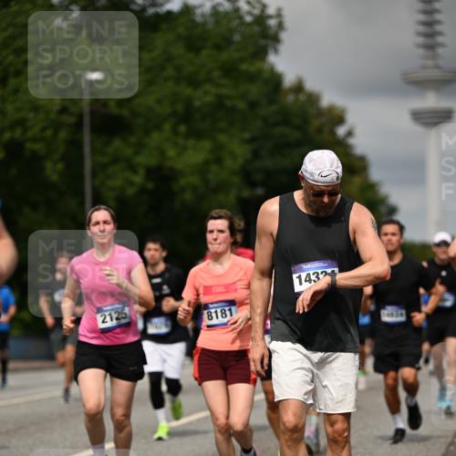 29.06.2025 - hella hamburg halbmarathon Dr. Thomas Lammeyer http://msf.ph/oto/8506710 29.06.2025 10:27:58 Kennedybrücke 1003, 1048, 1382, 2125, 3034, 3285, 3457, 4464, 4684, 5406, 6502, 7021, 7029, 7820, 8181, 8716, 9217, 9877, 10649 meine-sportfotos.de