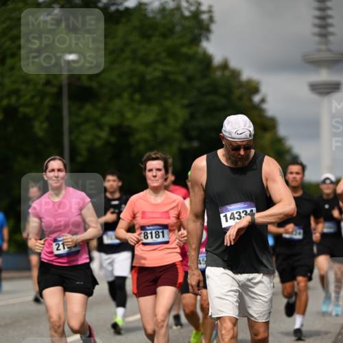 29.06.2025 - hella hamburg halbmarathon Dr. Thomas Lammeyer http://msf.ph/oto/8506721 29.06.2025 10:27:59 Kennedybrücke 1003, 1048, 1382, 2125, 3034, 3285, 3457, 4464, 4684, 5406, 6502, 7021, 7029, 7820, 8181, 8716, 9217, 9877, 10649 meine-sportfotos.de