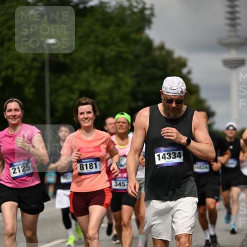 29.06.2025 - hella hamburg halbmarathon Dr. Thomas Lammeyer http://msf.ph/oto/8506738 29.06.2025 10:27:59 Kennedybrücke 1003, 1048, 1382, 2125, 3034, 3285, 3457, 4464, 4684, 5406, 6502, 7021, 7029, 7820, 8181, 8716, 9217, 9877, 10649 meine-sportfotos.de