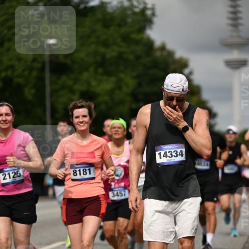 29.06.2025 - hella hamburg halbmarathon Dr. Thomas Lammeyer http://msf.ph/oto/8506744 29.06.2025 10:27:59 Kennedybrücke 1003, 1048, 1382, 2125, 3034, 3285, 3457, 4464, 4684, 5406, 6502, 7021, 7029, 7820, 8181, 8716, 9217, 9877, 10649 meine-sportfotos.de