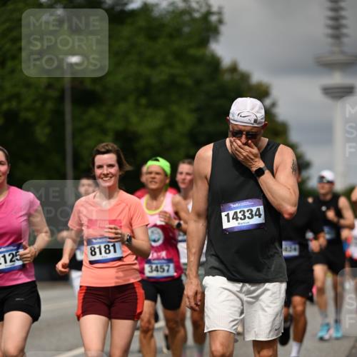 29.06.2025 - hella hamburg halbmarathon Dr. Thomas Lammeyer http://msf.ph/oto/8506747 29.06.2025 10:27:59 Kennedybrücke 1003, 1048, 1382, 2125, 3034, 3285, 3457, 4464, 4684, 5406, 6502, 7021, 7029, 7820, 8181, 8716, 9217, 9877, 10649 meine-sportfotos.de