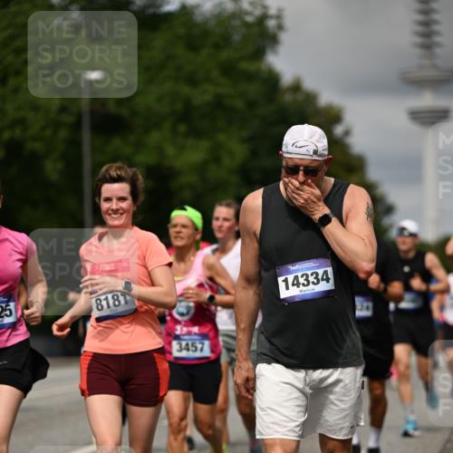 29.06.2025 - hella hamburg halbmarathon Dr. Thomas Lammeyer http://msf.ph/oto/8506752 29.06.2025 10:28:00 Kennedybrücke 1003, 1048, 1382, 2125, 3034, 3285, 3457, 4464, 4684, 5406, 6502, 7021, 7029, 7820, 8181, 8716, 9217, 9877, 10649 meine-sportfotos.de