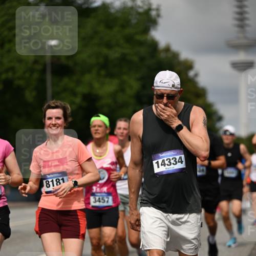 29.06.2025 - hella hamburg halbmarathon Dr. Thomas Lammeyer http://msf.ph/oto/8506758 29.06.2025 10:28:00 Kennedybrücke 1003, 1048, 1382, 2125, 3034, 3285, 3457, 4464, 4684, 5406, 6502, 7021, 7029, 7820, 8181, 8716, 9217, 9877, 10649 meine-sportfotos.de