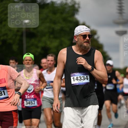 29.06.2025 - hella hamburg halbmarathon Dr. Thomas Lammeyer http://msf.ph/oto/8506772 29.06.2025 10:28:00 Kennedybrücke 1003, 1048, 1382, 2125, 3034, 3285, 3457, 4464, 4684, 5406, 6502, 7021, 7029, 7820, 8181, 8716, 9217, 9877, 10649 meine-sportfotos.de