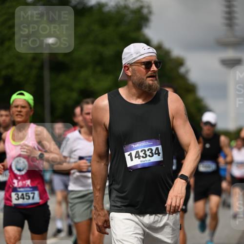 29.06.2025 - hella hamburg halbmarathon Dr. Thomas Lammeyer http://msf.ph/oto/8506783 29.06.2025 10:28:01 Kennedybrücke 1003, 1048, 1382, 2125, 3034, 3285, 3457, 4464, 4684, 5406, 6502, 7021, 7029, 7820, 8181, 8716, 9217, 9877, 10649 meine-sportfotos.de