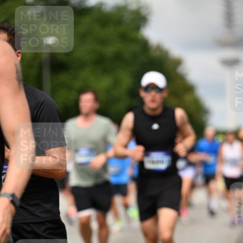 29.06.2025 - hella hamburg halbmarathon Dr. Thomas Lammeyer http://msf.ph/oto/8506840 29.06.2025 10:28:03 Kennedybrücke 1003, 1048, 1382, 1444, 2125, 2489, 3034, 3285, 3457, 4464, 4684, 5406, 6502, 7021, 7029, 7820, 8031, 8181, 8716, 9217, 9877, 10649 meine-sportfotos.de