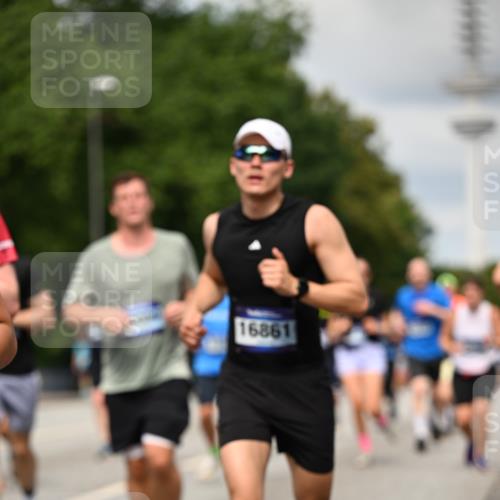 29.06.2025 - hella hamburg halbmarathon Dr. Thomas Lammeyer http://msf.ph/oto/8506857 29.06.2025 10:28:03 Kennedybrücke 1003, 1048, 1382, 1444, 2125, 2489, 3034, 3285, 3457, 4464, 4684, 5406, 6502, 7021, 7029, 7820, 8031, 8181, 8716, 9217, 9877, 10649 meine-sportfotos.de