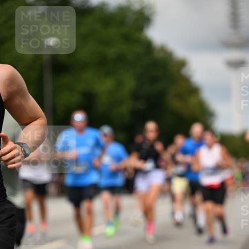 29.06.2025 - hella hamburg halbmarathon Dr. Thomas Lammeyer http://msf.ph/oto/8506890 29.06.2025 10:28:04 Kennedybrücke 1003, 1048, 1382, 1444, 2125, 2489, 3034, 3285, 3457, 4464, 4684, 5406, 6502, 7021, 7029, 7820, 8031, 8181, 8716, 9217, 9877, 10649 meine-sportfotos.de