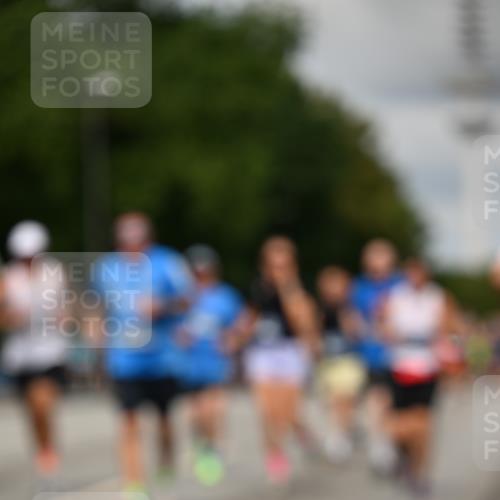 29.06.2025 - hella hamburg halbmarathon Dr. Thomas Lammeyer http://msf.ph/oto/8506903 29.06.2025 10:28:05 Kennedybrücke 1003, 1048, 1444, 2125, 2489, 3034, 3285, 3457, 4464, 4684, 5406, 6502, 7021, 7029, 7820, 8031, 8181, 8716, 9217, 9877, 10649 meine-sportfotos.de