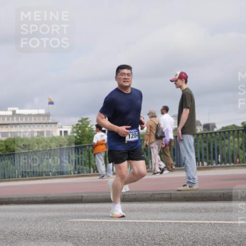 29.06.2025 - hella hamburg halbmarathon Luisa Fischer http://msf.ph/oto/8506968 29.06.2025 10:20:45 Kennedybrücke 1204, 1015, 1204, 1274, 1458, 1622, 1749, 2259, 3138, 3292, 4218, 6254, 6336, 7258, 8351, 8607, 10509, 10677 meine-sportfotos.de