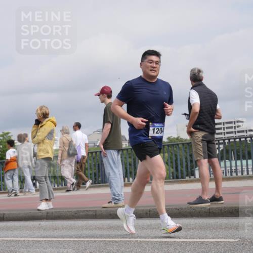 29.06.2025 - hella hamburg halbmarathon Luisa Fischer http://msf.ph/oto/8506972 29.06.2025 10:20:45 Kennedybrücke 1204, 1015, 1204, 1274, 1458, 1622, 1749, 2259, 3138, 3292, 4218, 6254, 6336, 7258, 8351, 8607, 10509, 10677 meine-sportfotos.de