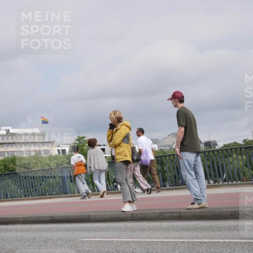 29.06.2025 - hella hamburg halbmarathon Luisa Fischer http://msf.ph/oto/8506976 29.06.2025 10:20:45 Kennedybrücke 4648, 1015, 1204, 1274, 1458, 1622, 1749, 2259, 3138, 3292, 4218, 6254, 6336, 7258, 8351, 8607, 10509, 10677 meine-sportfotos.de