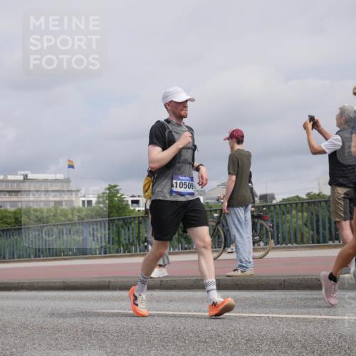 29.06.2025 - hella hamburg halbmarathon Luisa Fischer http://msf.ph/oto/8507026 29.06.2025 10:20:55 Kennedybrücke 10509, 14825, 622, 1458, 1554, 1622, 2094, 2147, 2548, 2931, 3138, 5002, 5004, 5294, 7094, 7641, 8144, 8607, 9798, 10509 meine-sportfotos.de