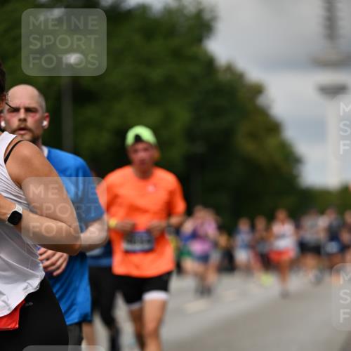 29.06.2025 - hella hamburg halbmarathon Dr. Thomas Lammeyer http://msf.ph/oto/8507031 29.06.2025 10:28:09 Kennedybrücke 1003, 1048, 1444, 2108, 2125, 2489, 3034, 3185, 3285, 3457, 4391, 4464, 4597, 4684, 5406, 5661, 6502, 7013, 7021, 7029, 7820, 8031, 8149, 8181, 8716, 9217, 9715, 10649 meine-sportfotos.de