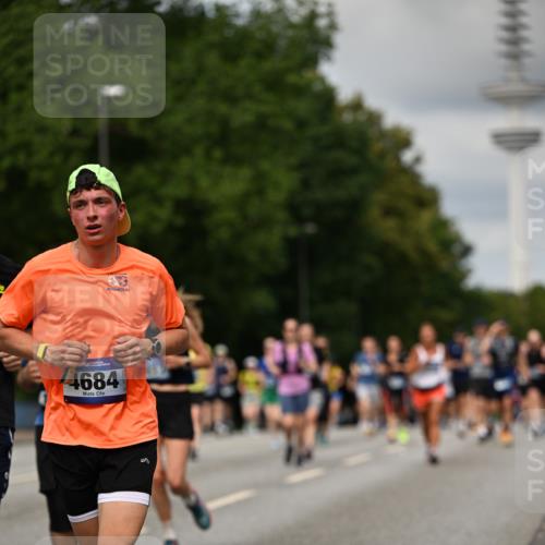 29.06.2025 - hella hamburg halbmarathon Dr. Thomas Lammeyer http://msf.ph/oto/8507041 29.06.2025 10:28:10 Kennedybrücke 1003, 1005, 1048, 1444, 2108, 2125, 2489, 3034, 3185, 3285, 3457, 4122, 4391, 4464, 4597, 4684, 5406, 5661, 6502, 7013, 7021, 7029, 7820, 8031, 8149, 8181, 8716, 9217, 9715, 10649 meine-sportfotos.de