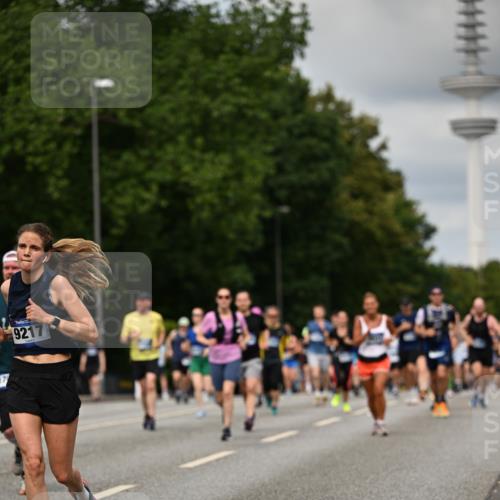 29.06.2025 - hella hamburg halbmarathon Dr. Thomas Lammeyer http://msf.ph/oto/8507069 29.06.2025 10:28:12 Kennedybrücke 1005, 1009, 1304, 1444, 2108, 2125, 2489, 3034, 3185, 3285, 3457, 4122, 4391, 4464, 4597, 4684, 5406, 5661, 6502, 7013, 7021, 7029, 8031, 8149, 8181, 8676, 9217, 9715, 10649 meine-sportfotos.de