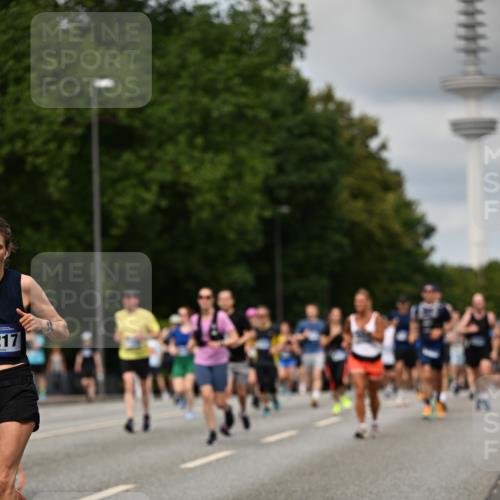 29.06.2025 - hella hamburg halbmarathon Dr. Thomas Lammeyer http://msf.ph/oto/8507076 29.06.2025 10:28:12 Kennedybrücke 1005, 1009, 1304, 1444, 2108, 2125, 2489, 3034, 3185, 3285, 3457, 4122, 4391, 4464, 4597, 4684, 5406, 5661, 6502, 7013, 7021, 7029, 8031, 8149, 8181, 8676, 9217, 9715, 10649 meine-sportfotos.de