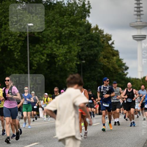 29.06.2025 - hella hamburg halbmarathon Dr. Thomas Lammeyer http://msf.ph/oto/8507130 29.06.2025 10:28:15 Kennedybrücke 1005, 1009, 1304, 1444, 2108, 2489, 2766, 3034, 3185, 3285, 4122, 4391, 4464, 4597, 4684, 5406, 5661, 6502, 7013, 7021, 7029, 8031, 8149, 8676, 9217, 9715, 10649, 11300 meine-sportfotos.de