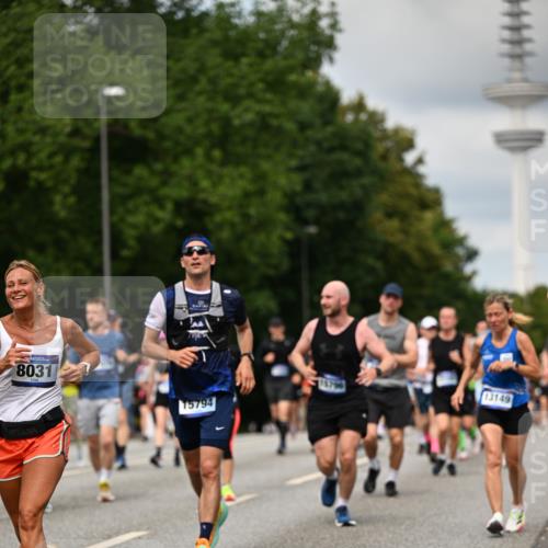 29.06.2025 - hella hamburg halbmarathon Dr. Thomas Lammeyer http://msf.ph/oto/8507174 29.06.2025 10:28:18 Kennedybrücke 1005, 1009, 1304, 1444, 2108, 2489, 2766, 3034, 3185, 3285, 3579, 4122, 4391, 4464, 4597, 4684, 5055, 5160, 5406, 5661, 6502, 7013, 8031, 8149, 8676, 8717, 9217, 9603, 9715, 11300, 11415 meine-sportfotos.de