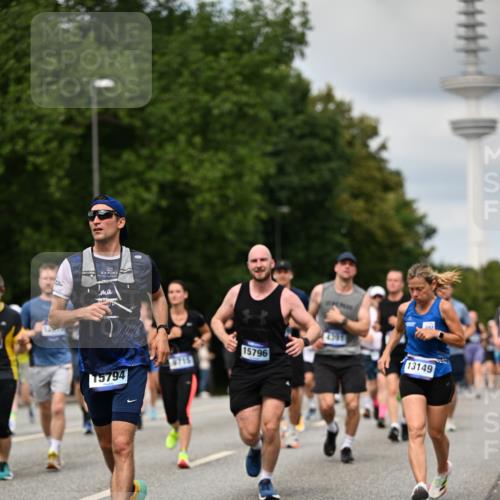 29.06.2025 - hella hamburg halbmarathon Dr. Thomas Lammeyer http://msf.ph/oto/8507186 29.06.2025 10:28:19 Kennedybrücke 1005, 1009, 1304, 1444, 2108, 2489, 2766, 3034, 3185, 3285, 3579, 4122, 4391, 4464, 4597, 4684, 5055, 5160, 5406, 5661, 6502, 7013, 8031, 8149, 8676, 8717, 9217, 9603, 9715, 11300, 11415 meine-sportfotos.de