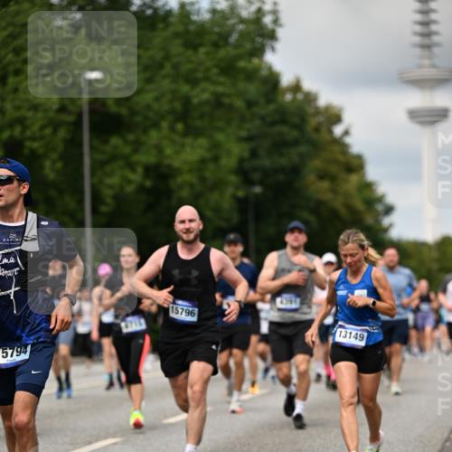 29.06.2025 - hella hamburg halbmarathon Dr. Thomas Lammeyer http://msf.ph/oto/8507202 29.06.2025 10:28:20 Kennedybrücke 1005, 1009, 1304, 1444, 2108, 2489, 2766, 3034, 3185, 3285, 3579, 4122, 4391, 4597, 4684, 4993, 5055, 5160, 5406, 5661, 6502, 7013, 8031, 8149, 8297, 8676, 8717, 9217, 9603, 9715, 11300, 11415 meine-sportfotos.de