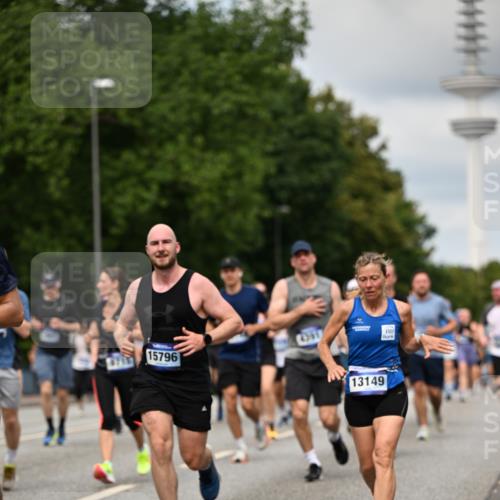 29.06.2025 - hella hamburg halbmarathon Dr. Thomas Lammeyer http://msf.ph/oto/8507210 29.06.2025 10:28:20 Kennedybrücke 1005, 1009, 1304, 1444, 2108, 2489, 2766, 3034, 3185, 3285, 3579, 4122, 4391, 4597, 4684, 4993, 5055, 5160, 5406, 5661, 6502, 7013, 8031, 8149, 8297, 8676, 8717, 9217, 9603, 9715, 11300, 11415 meine-sportfotos.de