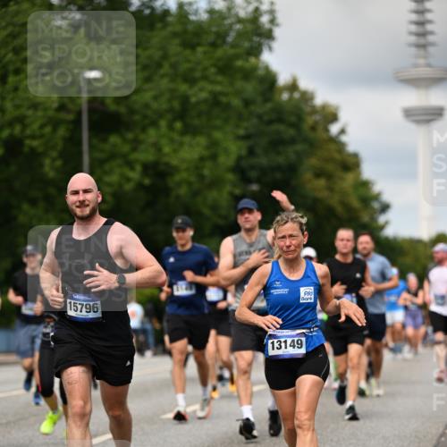 29.06.2025 - hella hamburg halbmarathon Dr. Thomas Lammeyer http://msf.ph/oto/8507217 29.06.2025 10:28:21 Kennedybrücke 1005, 1009, 1304, 1444, 2108, 2489, 2766, 3034, 3185, 3285, 3579, 4122, 4391, 4597, 4684, 4993, 5055, 5160, 5661, 6502, 7013, 8031, 8149, 8297, 8676, 8717, 9217, 9603, 9715, 11300, 11415 meine-sportfotos.de