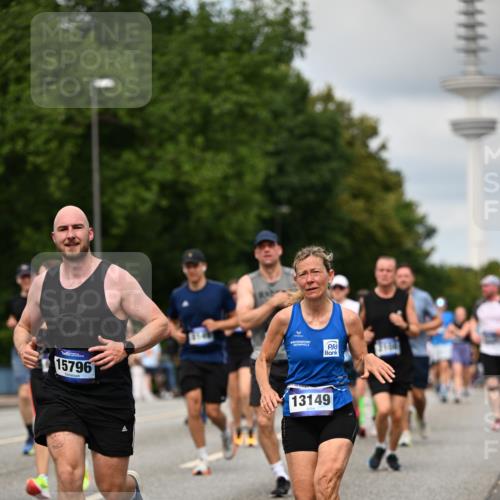 29.06.2025 - hella hamburg halbmarathon Dr. Thomas Lammeyer http://msf.ph/oto/8507221 29.06.2025 10:28:21 Kennedybrücke 1005, 1009, 1304, 1444, 2108, 2489, 2766, 3034, 3185, 3285, 3579, 4122, 4391, 4597, 4684, 4993, 5055, 5160, 5661, 6502, 7013, 8031, 8149, 8297, 8676, 8717, 9217, 9603, 9715, 11300, 11415 meine-sportfotos.de